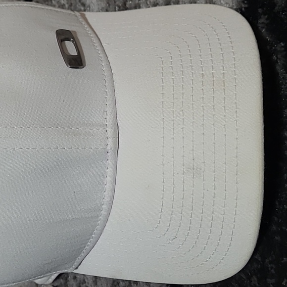 OAKLEY ICONIC METAL ECLIPSE TINFOIL CAP - Picture 3 of 14